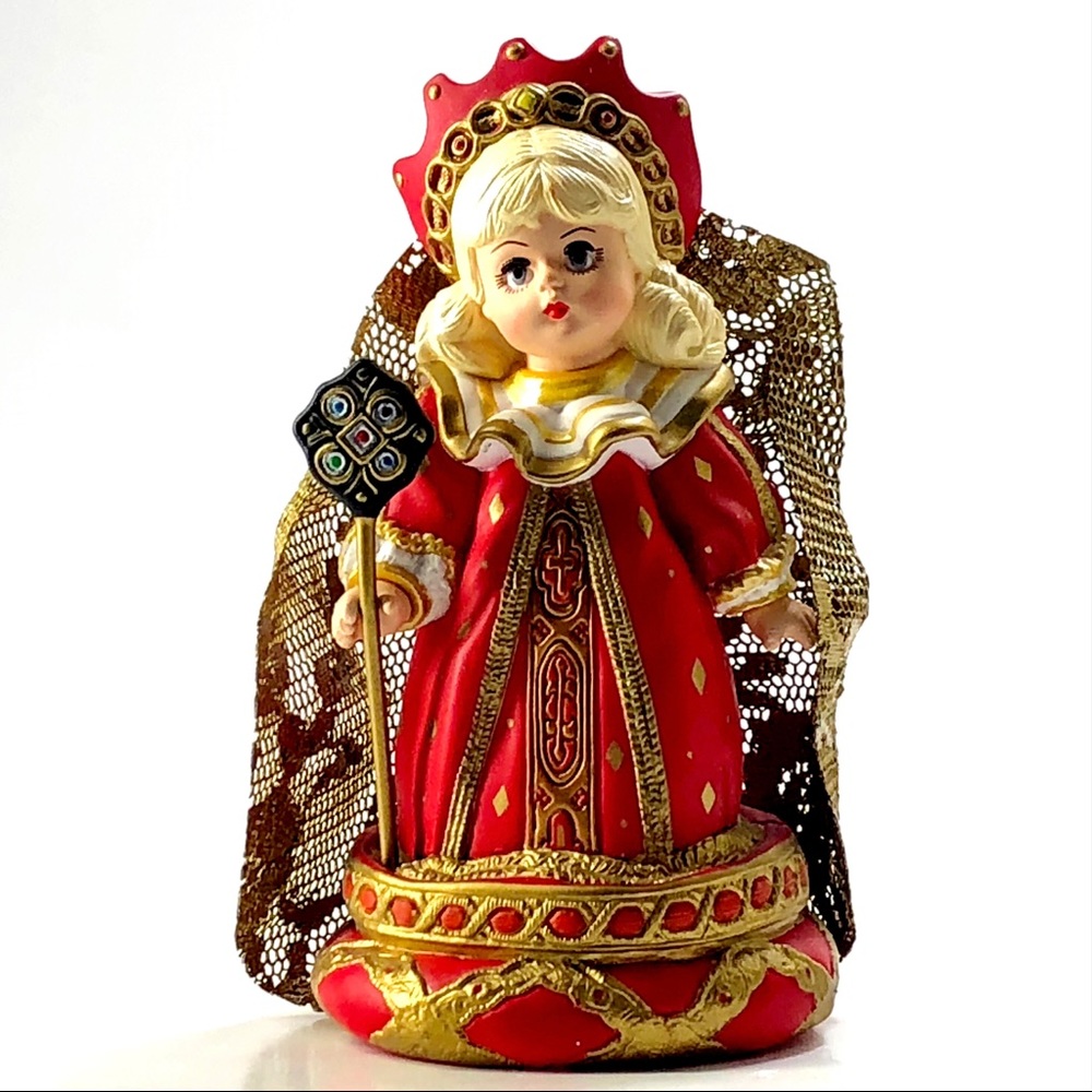 EUC Hallmark Red Queen Alice Wonderland Ornament